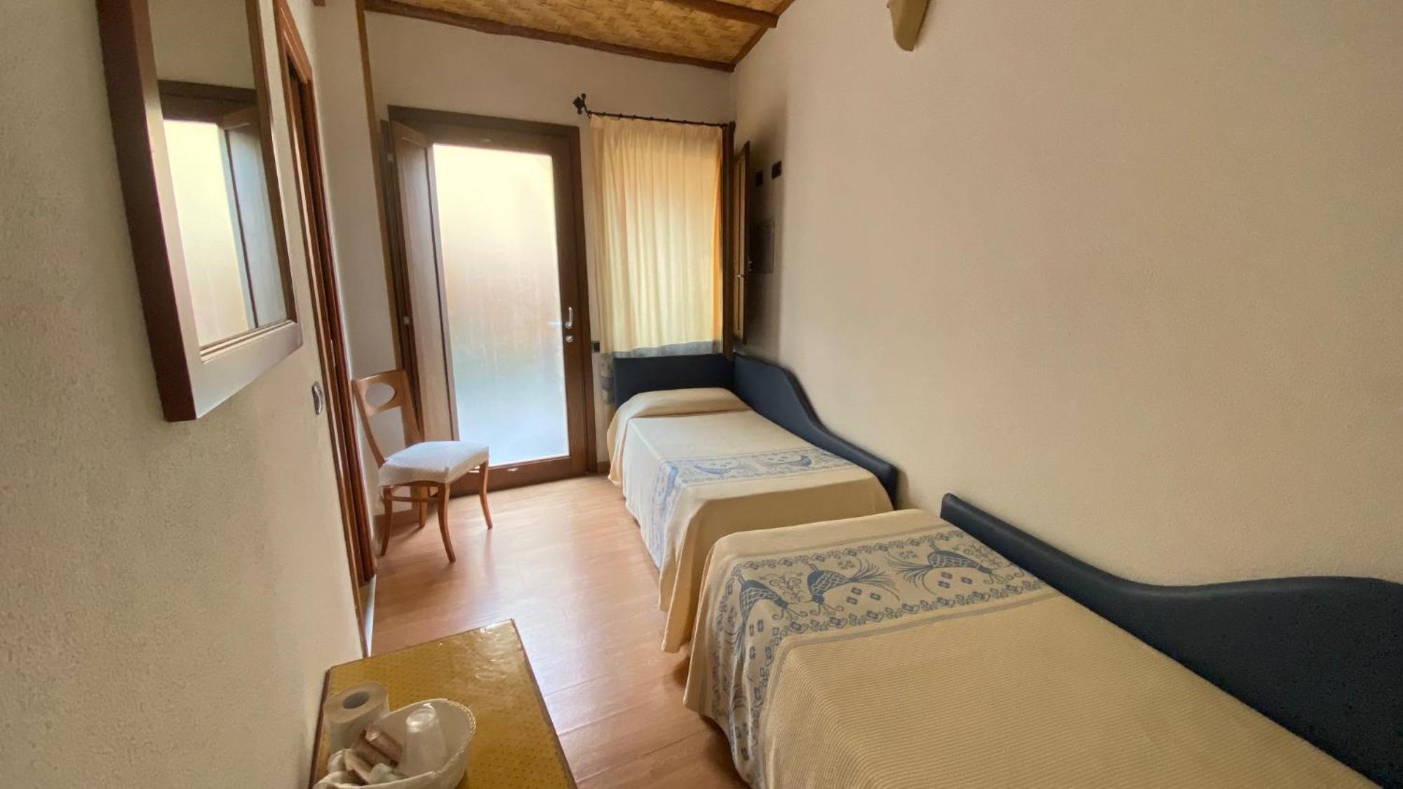Hotel Villa Canu Кабрас Екстер'єр фото